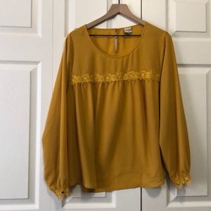 Woman’s dressy top